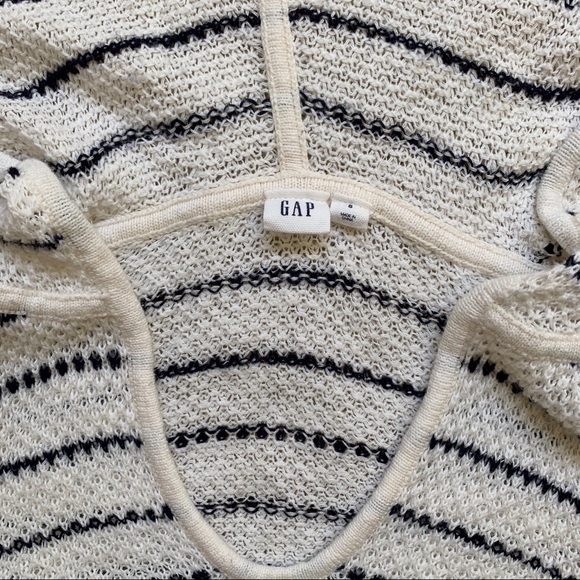 The GAP Lightweight Striped Sweater - Picture 2 of 4
